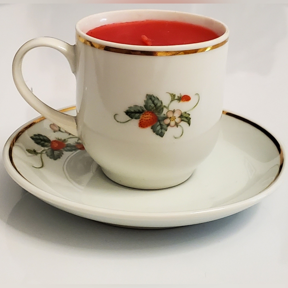 1978 Avon🍓Strawberries🍓 24K Gold Trim Demitasse Cup & Saucer Set / Candle 🕯 - Picture 3 of 9